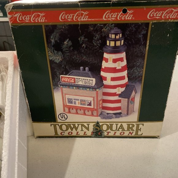 NEW! COKE COCA-COLA TOWN SQUARE COLLECTION ‘Skip’s Snack Bar’ Village Lighthouse - Picture 4 of 6
